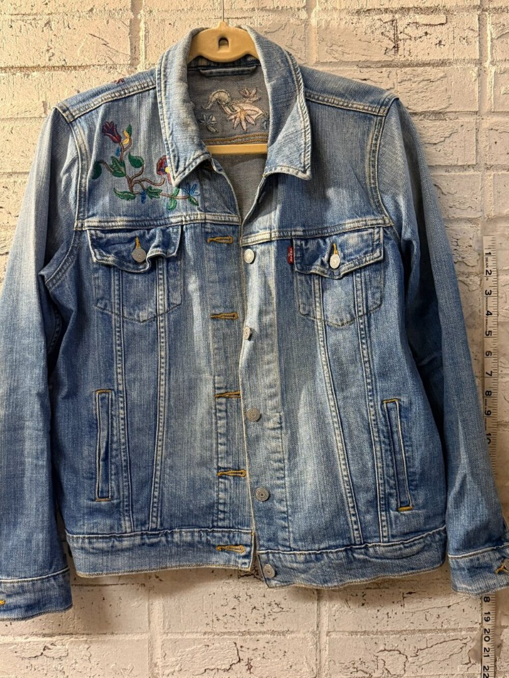 Levi’s Womens XL Embroidered Floral Denim Trucker Jacket Blue Jean Boho